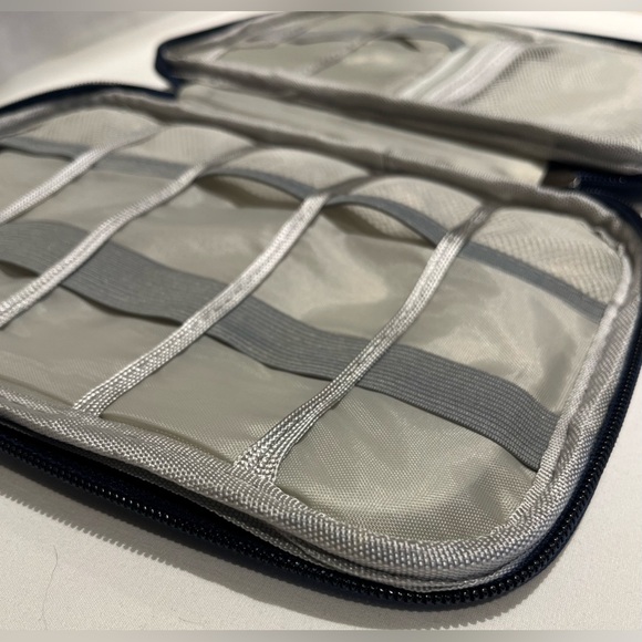 Zippered Electronics Organizer - Picture 6 of 6